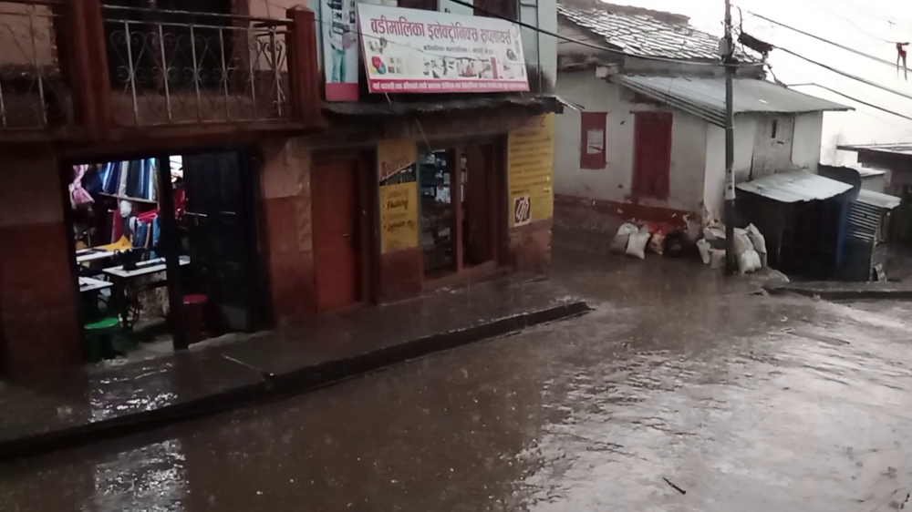 बाजुरामा वर्षासँगै असिनापानी , किसान खुसी